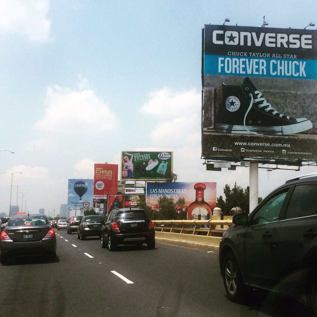 So much to see while being stuck in traffic in Mexico City #Travel