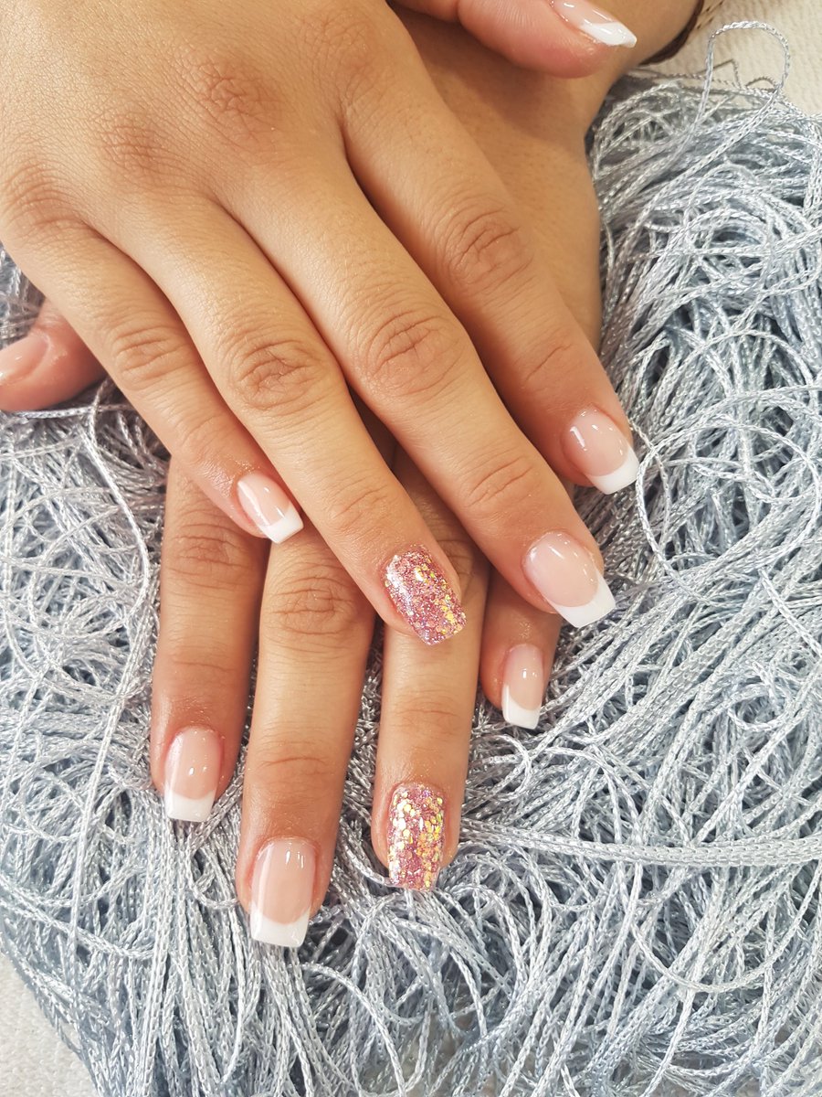 CentroLolbez's tweet photo. Uñitas de este verano!! #centrololbez #sevilla #doshermanas #nails #uñas https://t.co/jwQz3hOhhY