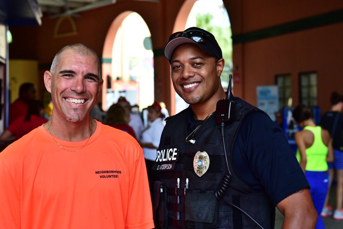 ElSolJupiter's tweet photo. National Night Out in Jupiter at @RDstadium with @TownofJupiter, @HTJupiterPBC and @GoHammerheads! #OneJupiter https://t.co/1JEPnmxKMD