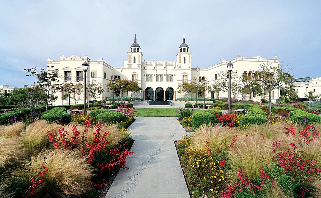 uofsandiego's tweet photo. .@ThePrincetonRev named @uofsandiego as the nation's most beautiful campus! 
https://t.co/OoOVp05HTT #SceneatUSD https://t.co/E24T9rFXgU