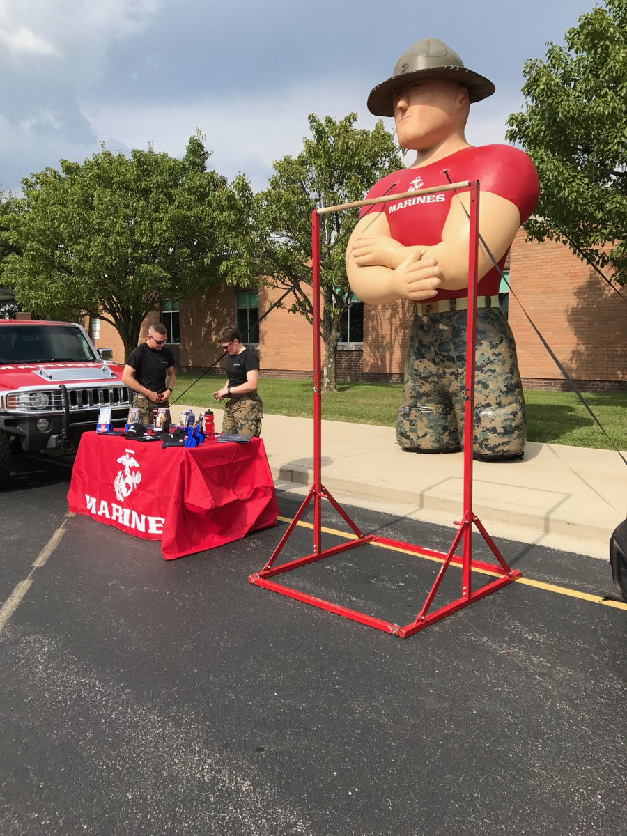 GenesisP2S's tweet photo. The #IndianapolisColts through #ColtsInMotion are kicking off #backtoschool at #RipleyCounty! π π https://t.co/k8pgKUyBrX
