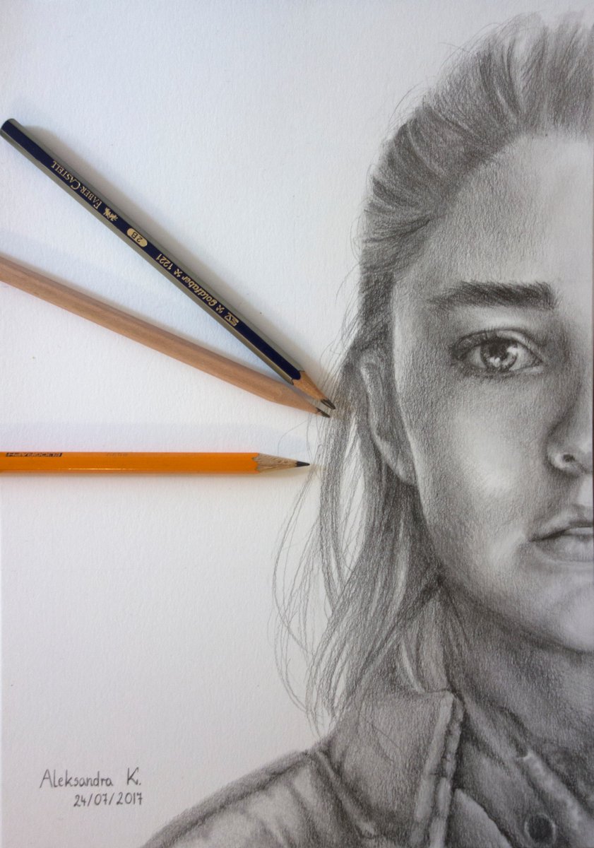 A_Klepacka's tweet photo. @Maisie_Williams https://t.co/el3PGTLBjC Pencil drawing :) https://t.co/DcPCLCGbt0