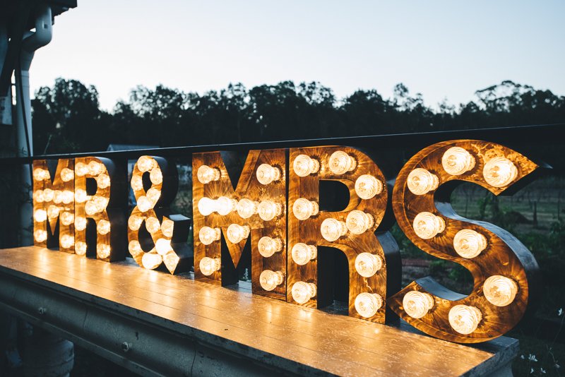 EventHausAust's tweet photo. OM THE BLOG: MR &amp; MRS in the limelight - a look at all the ways this fabulous sign can work at your wedding or event https://t.co/ep4XfvaAfJ https://t.co/G4NhVIFtxJ