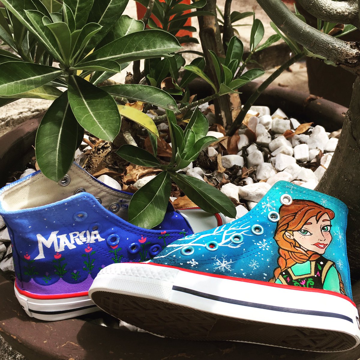 Imginart3's tweet photo. #pintadoamano tenis #frozen para niña, tipo bota #anna elige tu personaje favorito... https://t.co/yYtZmdaMZv