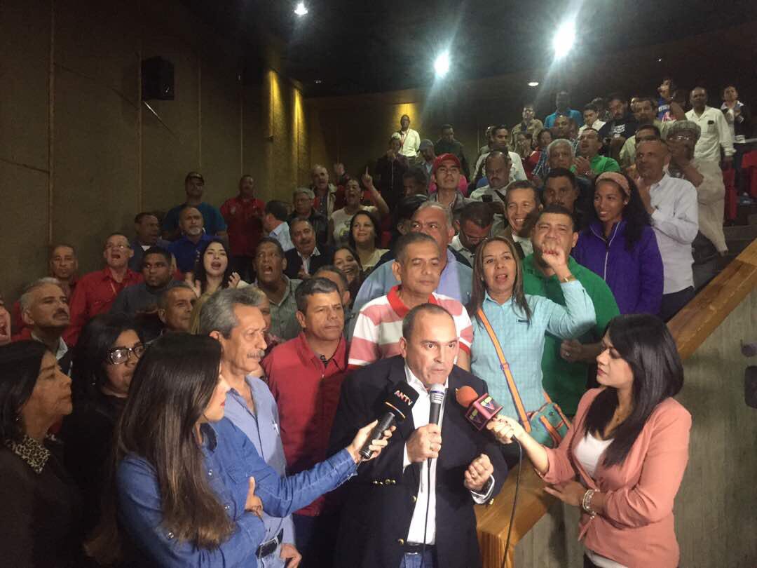 amarcanopsuv's tweet photo. #Ahora La Clase Obrera le dice al mundo que NO acepta injerencia ni sanción alguna en la Patria #ConstituyenteYJusticia @NicolasMaduro https://t.co/4zThEv6v5f