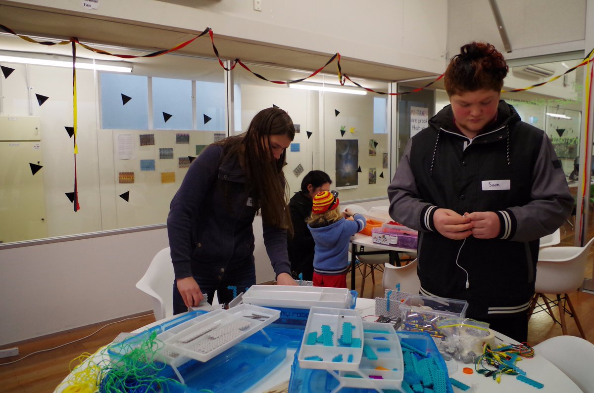 _academyEX's tweet photo. Trebuchets and cable cars were the aim of the game for these collaborative Christchurch students who joined us for #EngineeringWeek! #IPENZ https://t.co/KSWf9iqRLT
