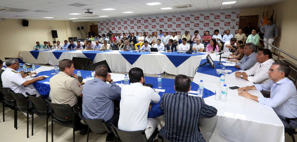 Lenin's tweet photo. El #DiálogoNacional continúa. Hoy mantuvimos una enriquecedora reunión de trabajo con los pescadores artesanales. https://t.co/U8pHdFIlMH