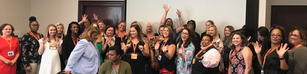 ErinLAlbert's tweet photo. #SMDames17 group shot...loved the day! #socialmediajuice https://t.co/zt5VKszeg1