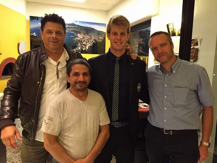 agobolly's tweet image. 