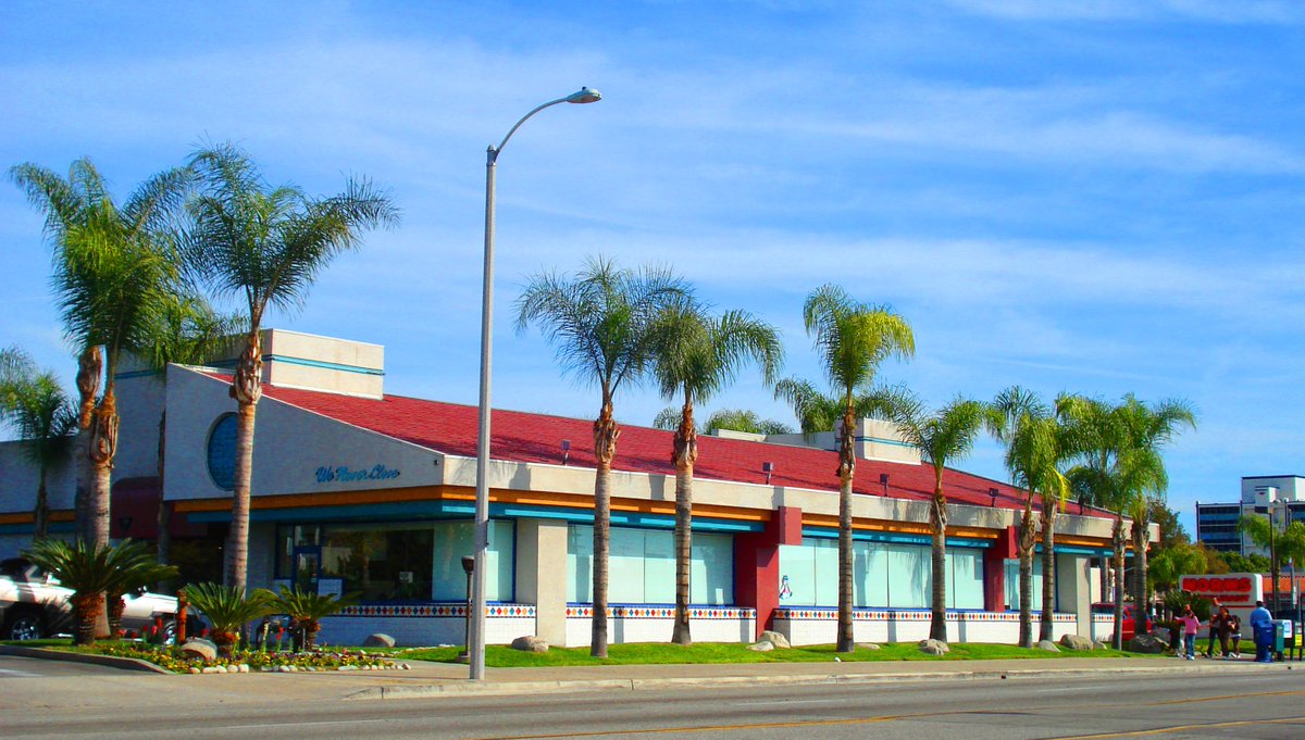 normsrestaurant's tweet photo. What began as a coffee shop on the corner of Sunset & Vine has become a #SoCal icon. https://t.co/MoL8JArJ3i #NORMSHistory #NORMSIsSoCal https://t.co/A9rq3gw5V5