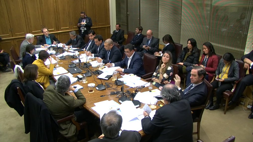 mivotovalevida's tweet photo. COMISIÓN MIXTA: x mayoría oficialista se inicia votación de incisos de discordia del PL aborto. Lo recordaremos en Noviembre
#MiVotoValeVida https://t.co/Hj3prGS3GE