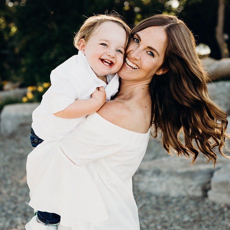 Not usually one for personal posts BUT I just got these family photos back from <a href="/tracy/">Abby Cox</a>.grace and I. JUST. CAN'T. 😍 Check out my insta story…