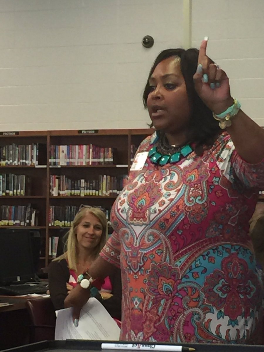 stacey_irvin7's tweet photo. Leading by example!! We love our area superintendent!! @AssistSupArea4 #JCPS4RT https://t.co/yDr2BwwH9v