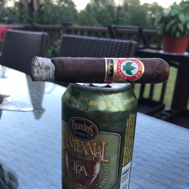 BPaul33's tweet photo. I just smoked a Joya de Nicaragua Antano 1970 Consul on @drewdiplomat! #DE4L https://t.co/X7SMIpWwGh