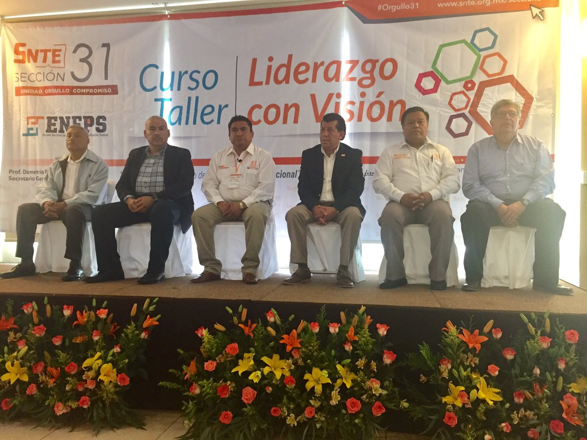 EmigdioCoronado's tweet photo. Analizamos juntos el Modelo Educativo y la evaluación al desempeño. Nuestra gestión tiene #LiderazgoConVisión #31enVivo #SNTE https://t.co/4eOx8CpZA1