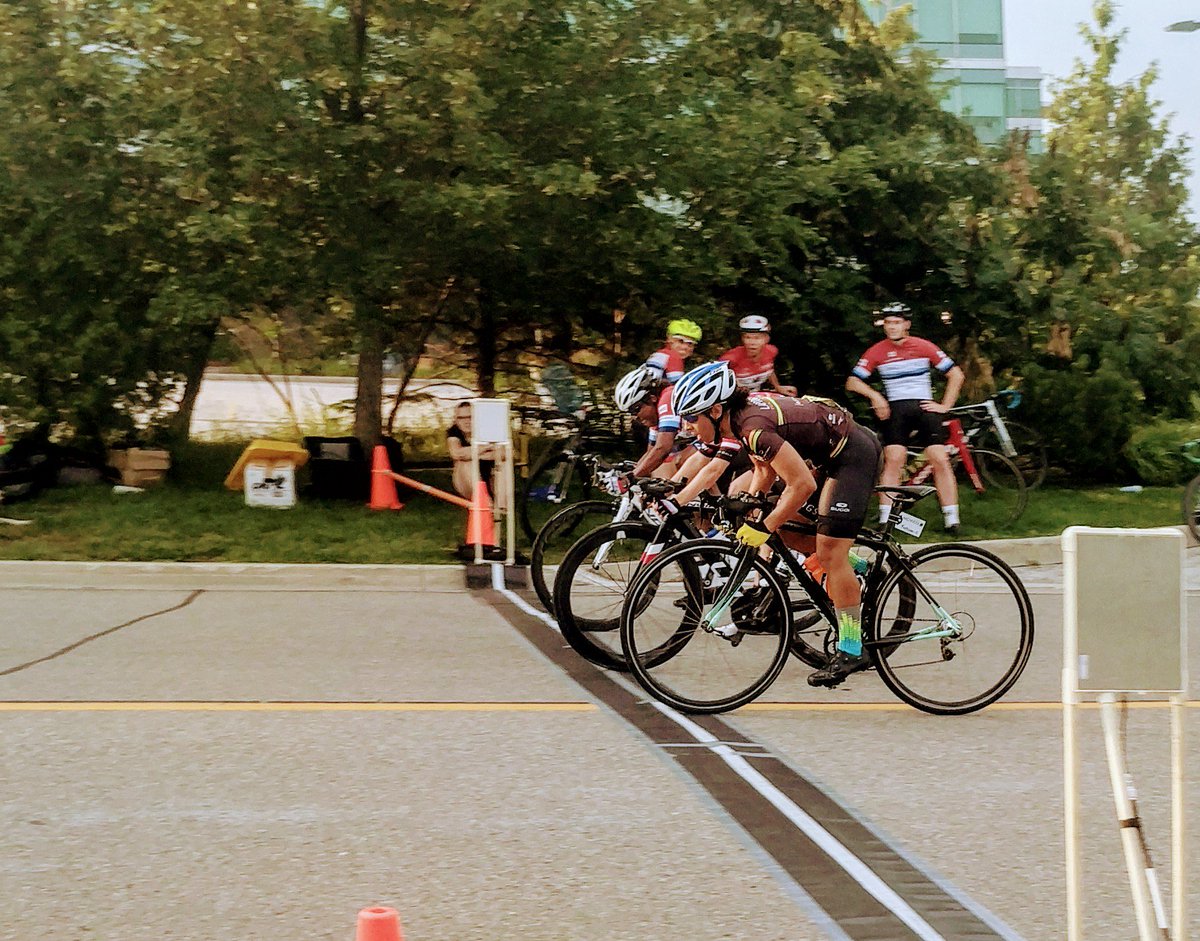 robmacewen's tweet photo. Close on the line. @midweekcycling women's crit. #bikethrow https://t.co/utOApfcdPz