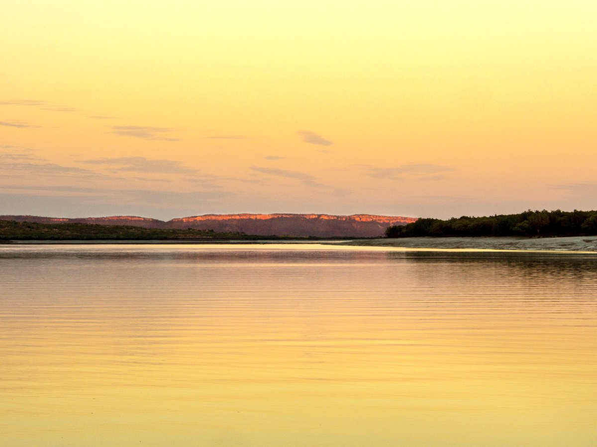 bjg_imagery's tweet photo. First light on the cliffs of Red Cone Bay

#RedConeBay #Broome #WesternAustralia #Australia #justanotherdayinWA
#potd #travel https://t.co/EScdaPiX2i