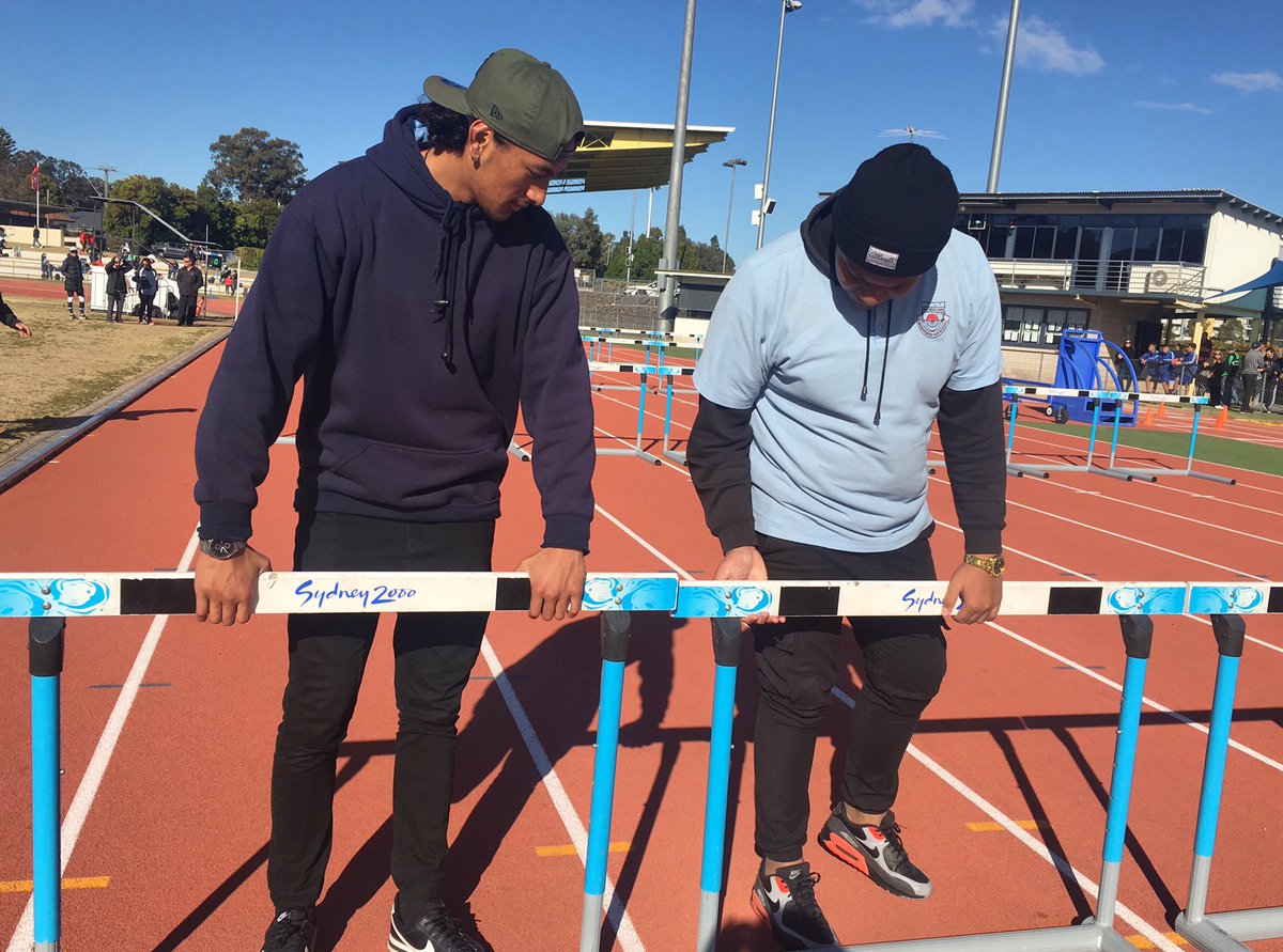 MsRatusau's tweet image. Classroom extends beyond 4 walls. @SarahRedfernHS Stage 5 Ss assisting at SSW Athletics, on the job learning #EDWeek17 #SRHSsport #PEisLife