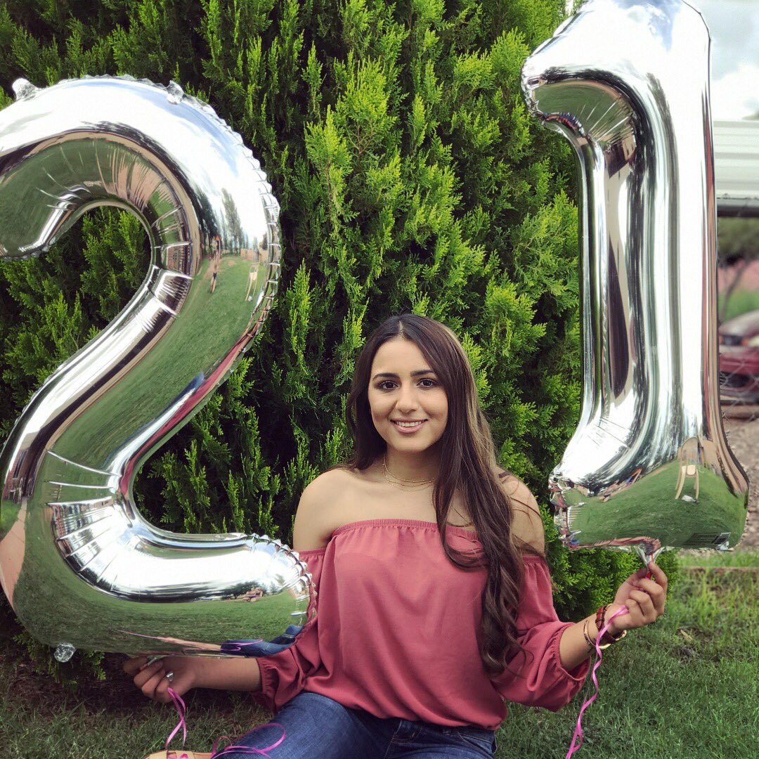 ashhhma's tweet photo. Twenty one and blessed. #fresh21 https://t.co/ucvhyIDNGj