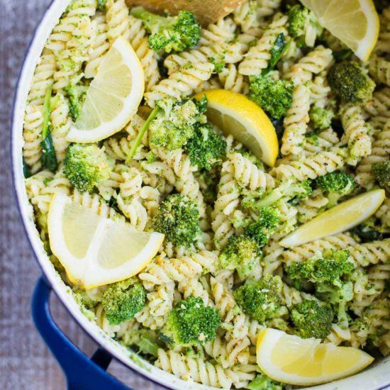This Vegan Lemon Broccoli Pasta Salad is very easy to make and perfect for a sum…

cool This Vegan Lemon Brocco delectablesalads.com/this-vegan-lem…