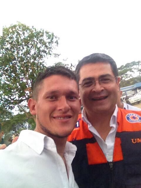 JuanOrlandoH's tweet photo. Felicidades Brayan por ser parte de las voces de atención del  @911Honduras siempre listo para atender las emergencias de la población!! https://t.co/7gH5QI0eGW
