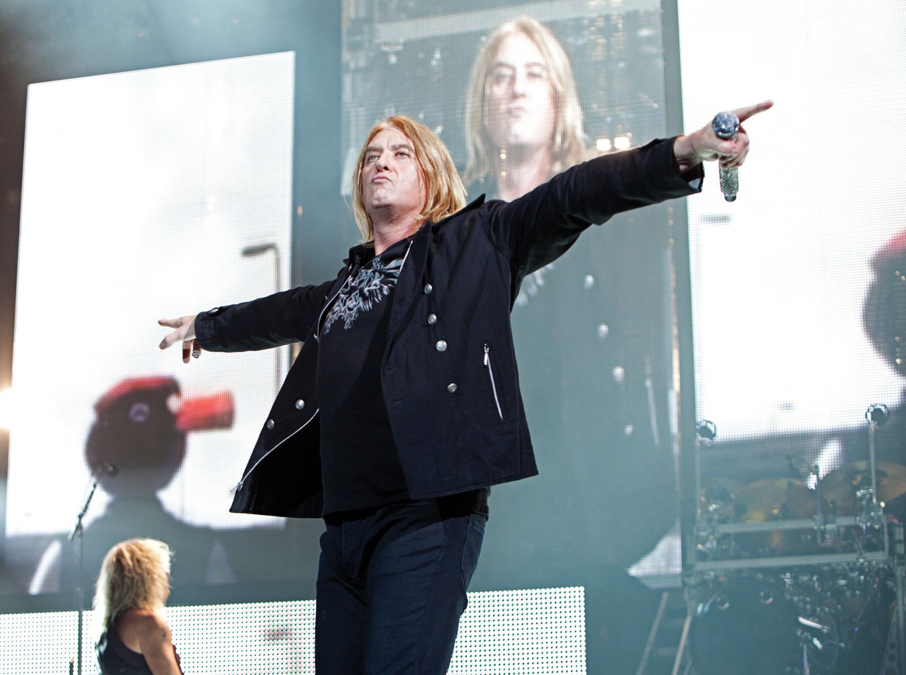 Happy birthday Joe Elliott of ~ We celebrate you on the  tonight!   