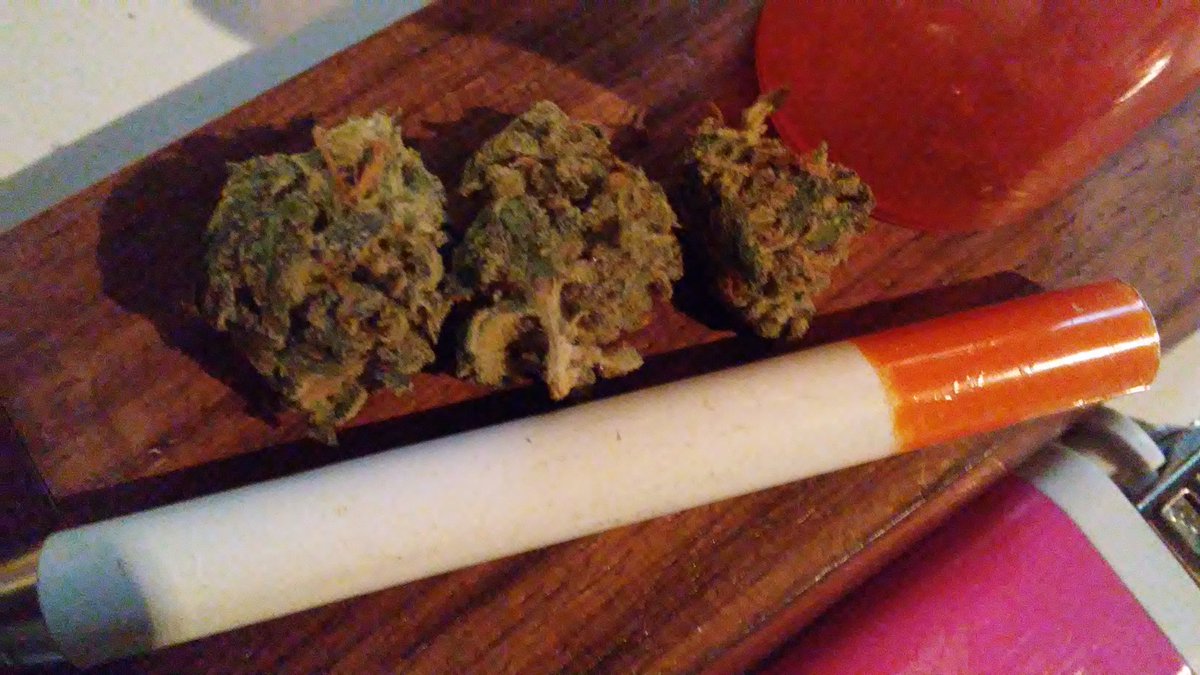 Hippie_of_Love's tweet photo. Gettin baked doing laundry 😂😂 https://t.co/LRbtPU0c1x