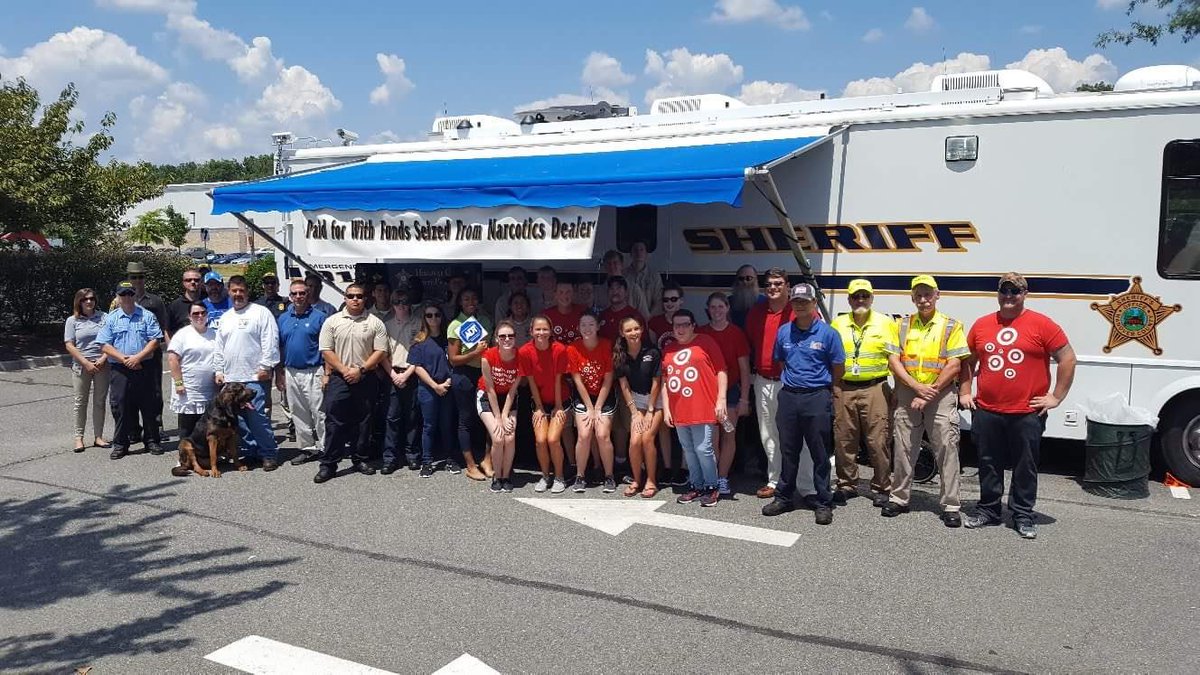 Great National Night Out kick off event in Mechanicsville!  <a href="/JayYezzi/">Jay Yezzi</a> <a href="/GRHokie82/">George Richards</a> #TargetNNO