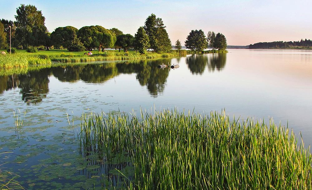 DiscoverFinland's tweet photo. Cycle around Lake Tuusula to get the most of the beautiful scenery and numerous historical sights https://t.co/Z39LKfKoD8 https://t.co/7FrEOi1NAK