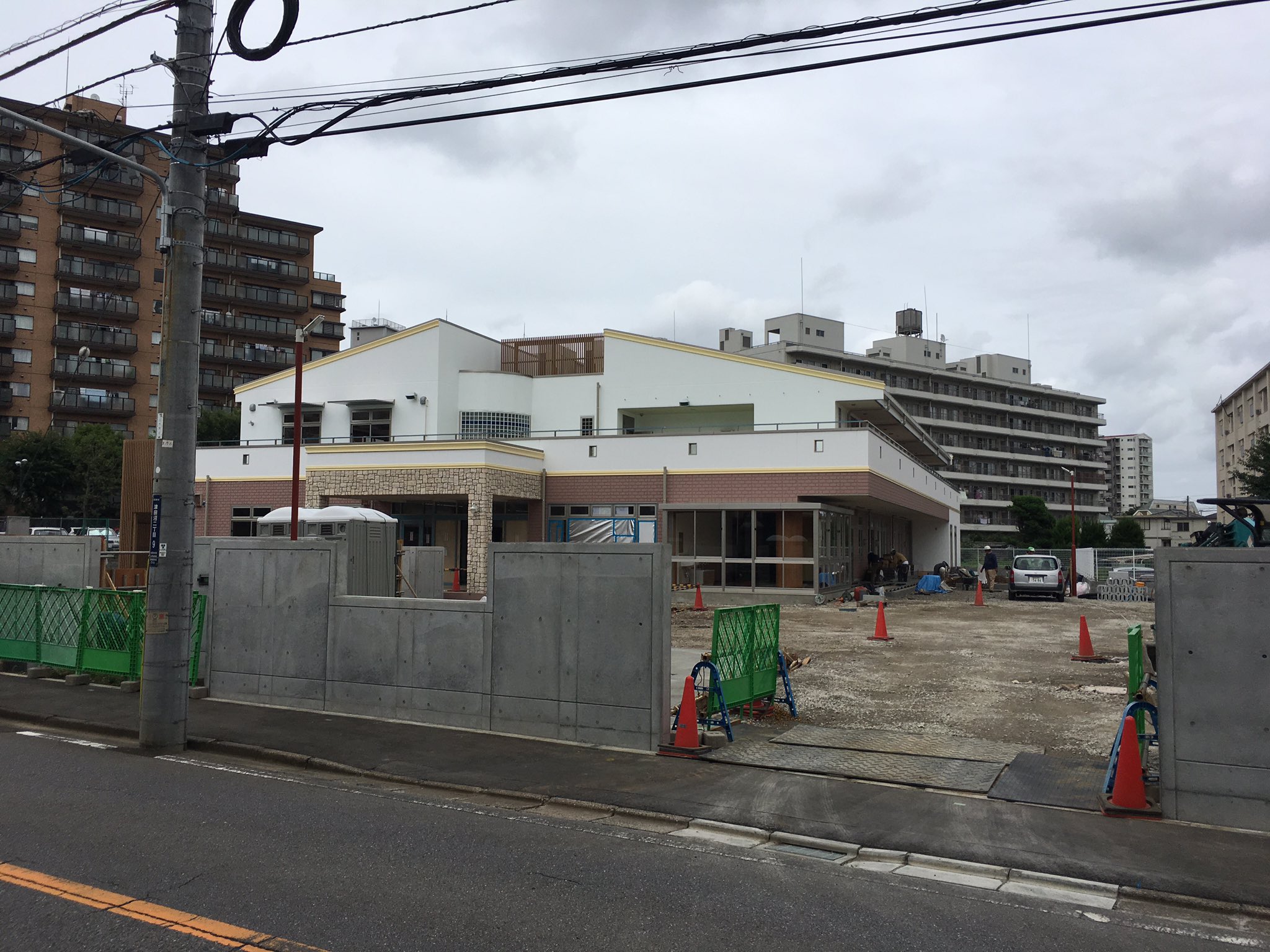 Cafe Lighters 津田沼２丁目のjr線路脇に幼稚園出来るんだ 津田沼も変わっていくんだね 奏の杜なんてネギ畑だったし モリシアなんてエキゾチックタウンとダイエーだったし ミーナだって Ioiだったし イオンなんかスキーイング津田沼だったし 時代
