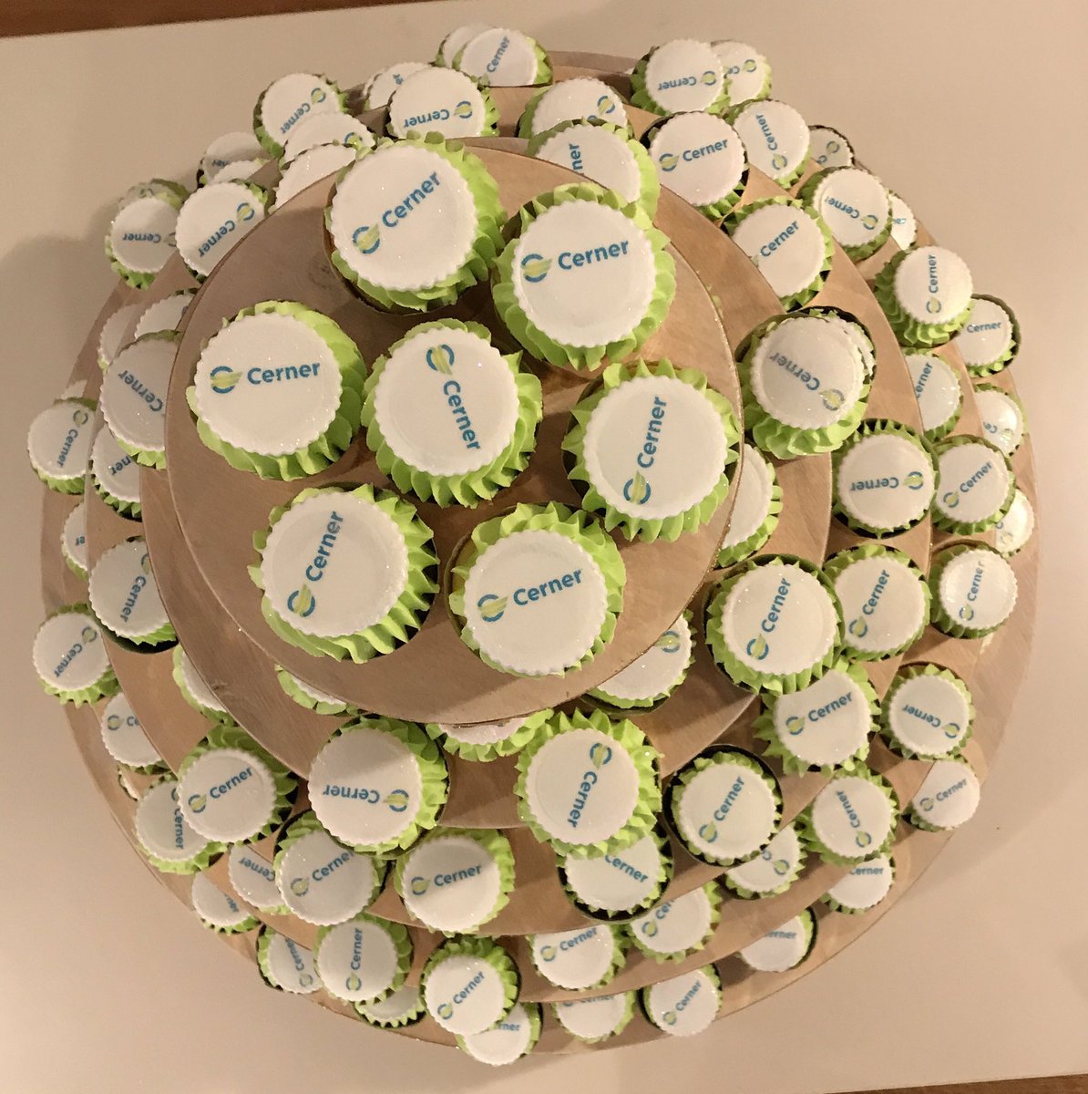 Colette_IT_RN's tweet photo. @CernerAustralia Excellent discussion going on over cupcakes and coffee #PAHSymposium  #KnowEngageManage https://t.co/F9wLVwEVyB