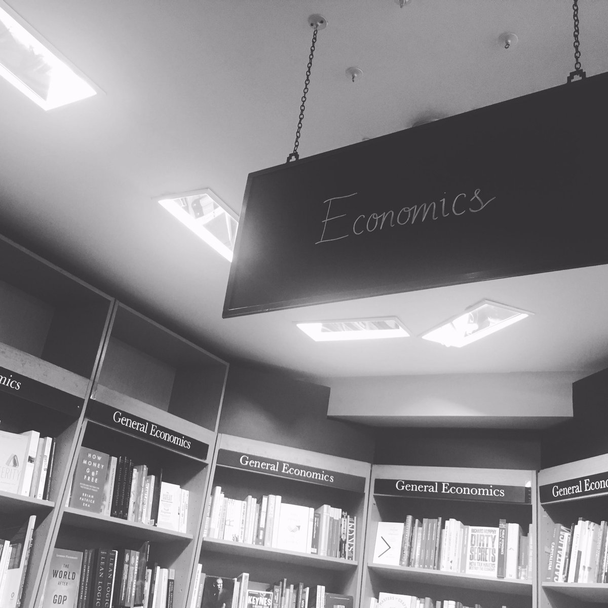 GoToStudyOS's tweet image. Decisions, decisions - today I think I'm more of an economist 😊😊#studyabroad #university #education #internationalstudents #economics #uni