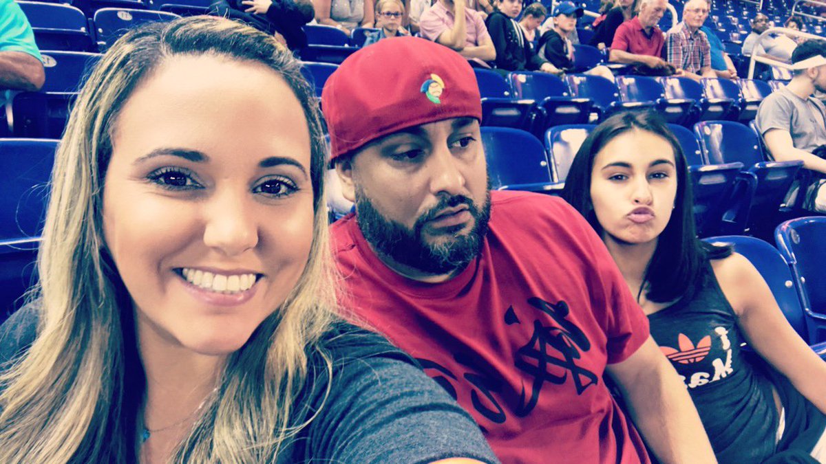 ClutterLessInc's tweet image. Spending my 37tht b-day on the field! #unlimitedmarlins #birthdaygirl