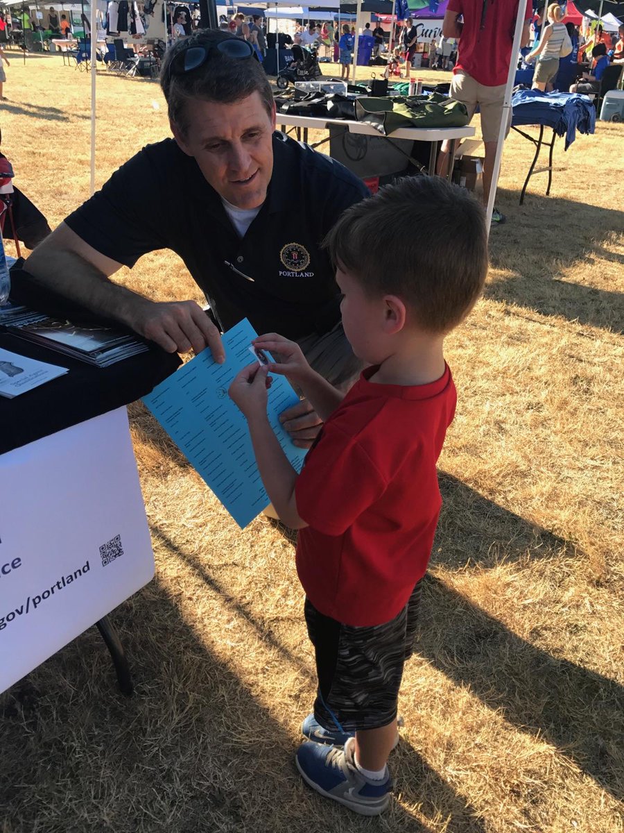 FBIPortland's tweet image. Junior Special Agent Nic learns about the #FBI from Special Agent in Charge Cannon at #NationalNightOut in Oregon City. #FutureAgent