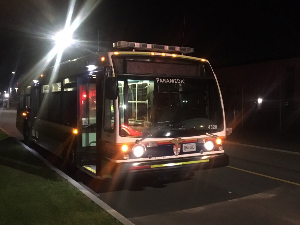 OttAviation's tweet photo. Look @airtransat , Ottawa @OttawaParamedic even had a bus ready to help your passengers https://t.co/nTRKLkroFT