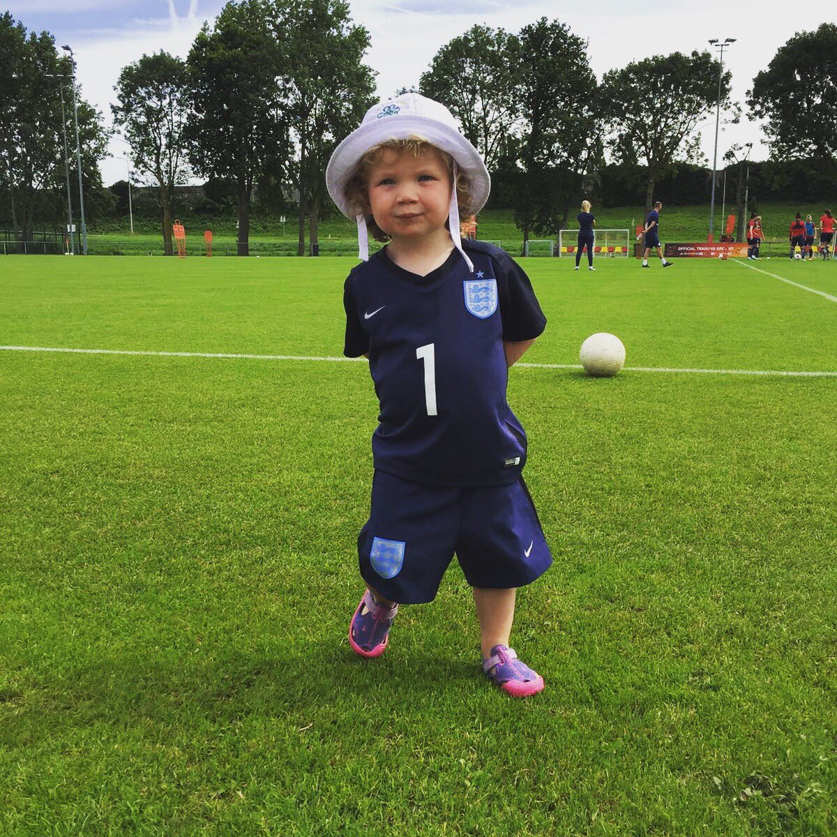Zara following in her mums <a href="/rach_brown1/">Rachel Brown-Finnis</a> footsteps, supporting the <a href="/Lionesses/">Lionesses</a> in Holland <a href="/UEFAWomensEURO/">Now @WEURO 📲</a> #EnglandWomen