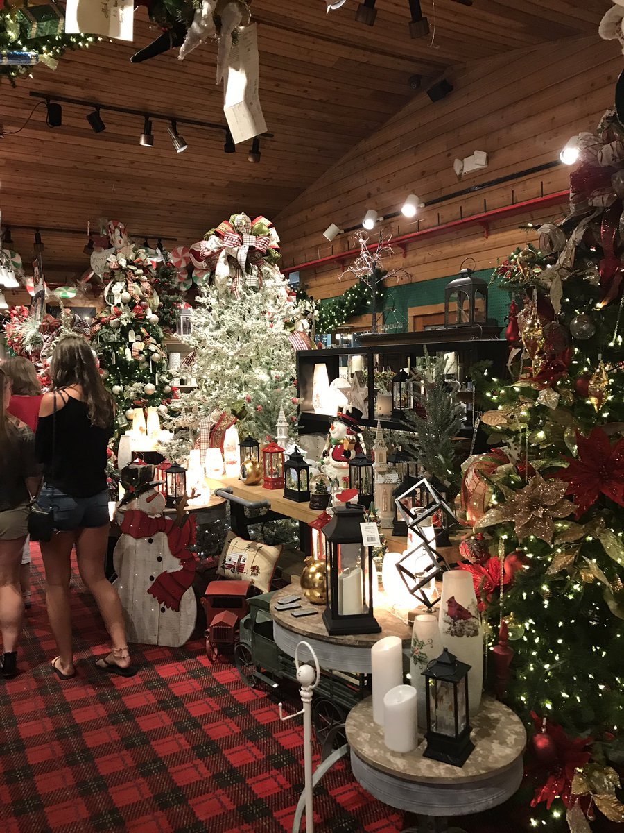 Just doing a lil Christmas in August shopping!!! 🎄☃️🎁