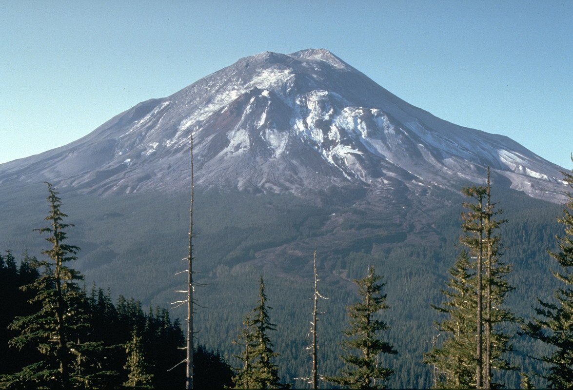 ForestServiceNW's tweet photo. Mount St. Helens seen from Johnston Ridge, May 17, 1980 just one day before the eruption that changed the landscape forever #Throwback https://t.co/6HqmFNSEVw