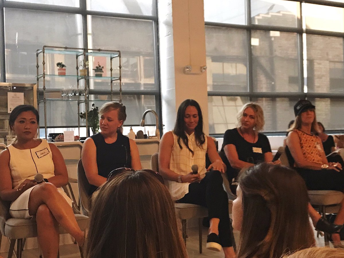 AMAZING panel tonight with #Seattle women that have achieved diverse success. Thanks <a href="/VermouthApp/">Vermouth</a> and <a href="/theriveterco/">The Riveter</a> for sponsoring!