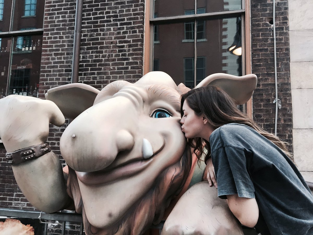 HeyLaurenSummer's tweet photo. My boyfriend is a troll.
#TrollPub https://t.co/BhEjjJZfMu