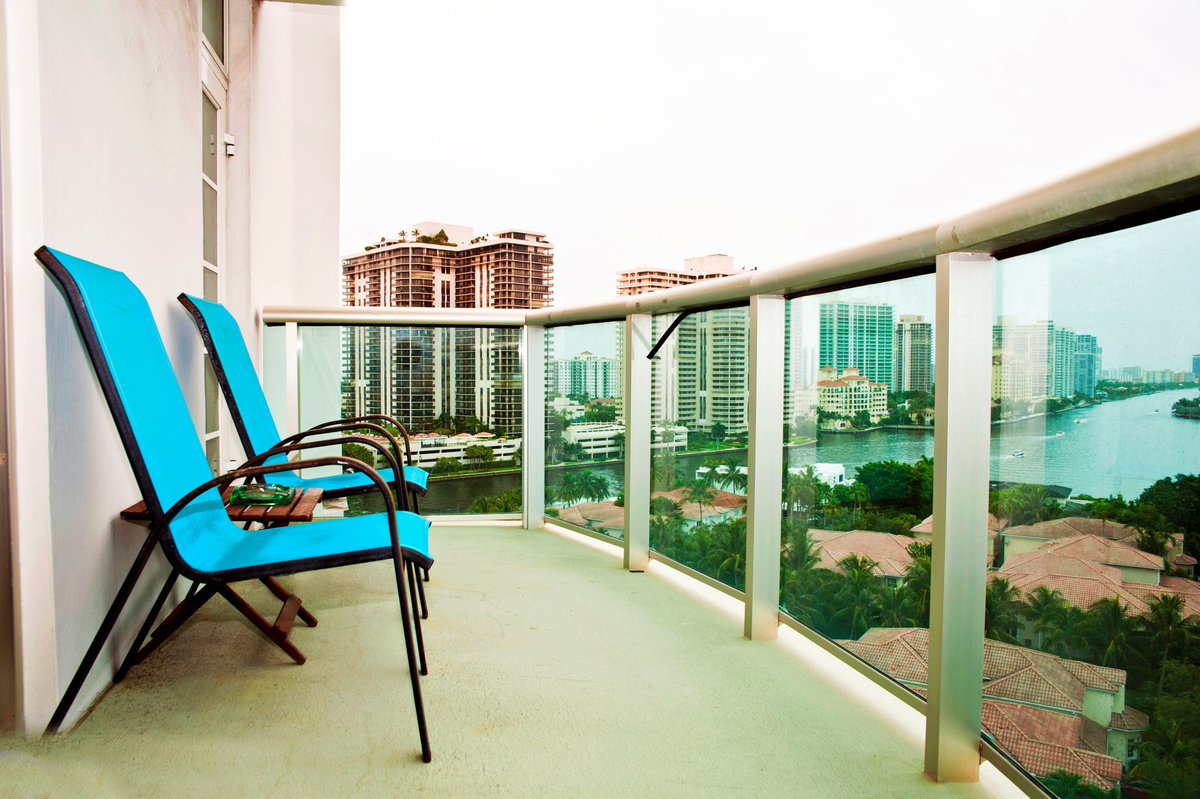 MariyaRealtor's tweet photo. The best Intracoastal and Ocean views in Sunny Isles Beach presented exclusively: https://t.co/Z171hb00p7 https://t.co/sPPCST9t8I