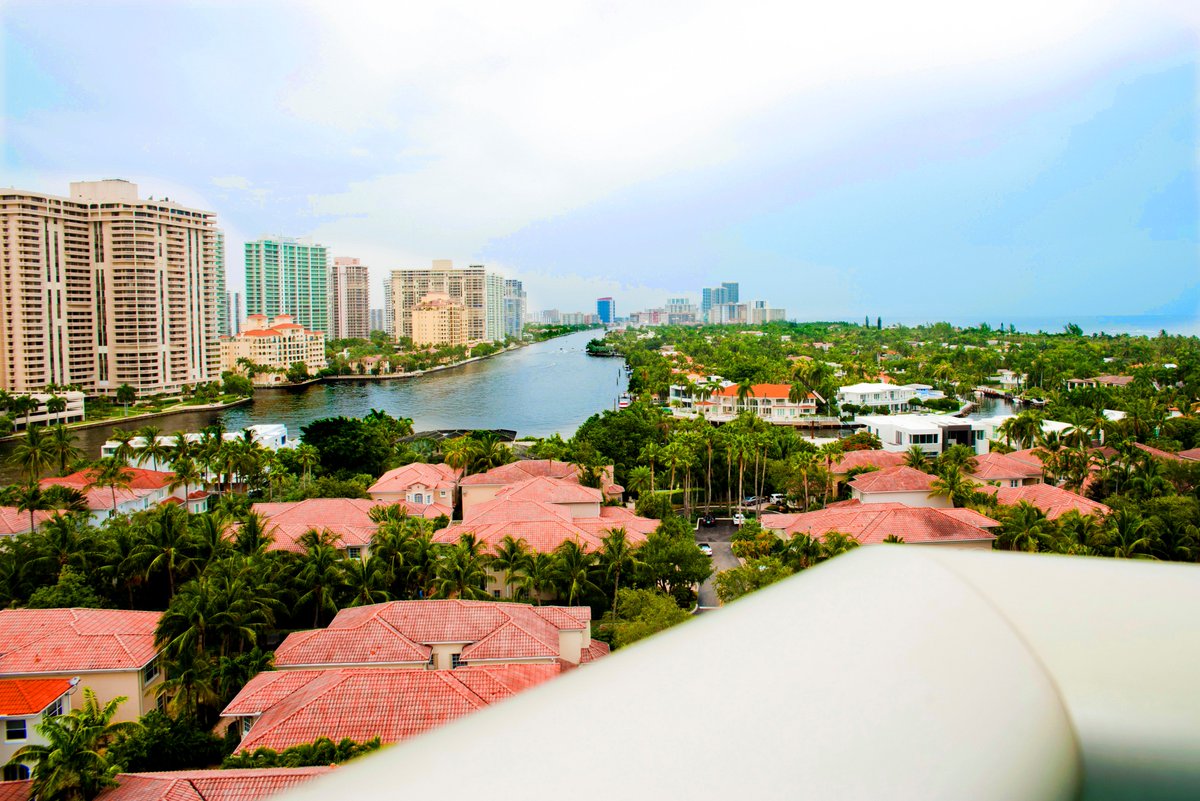 MariyaRealtor's tweet photo. The best Intracoastal and Ocean views in Sunny Isles Beach presented exclusively: https://t.co/Z171hb00p7 https://t.co/sPPCST9t8I