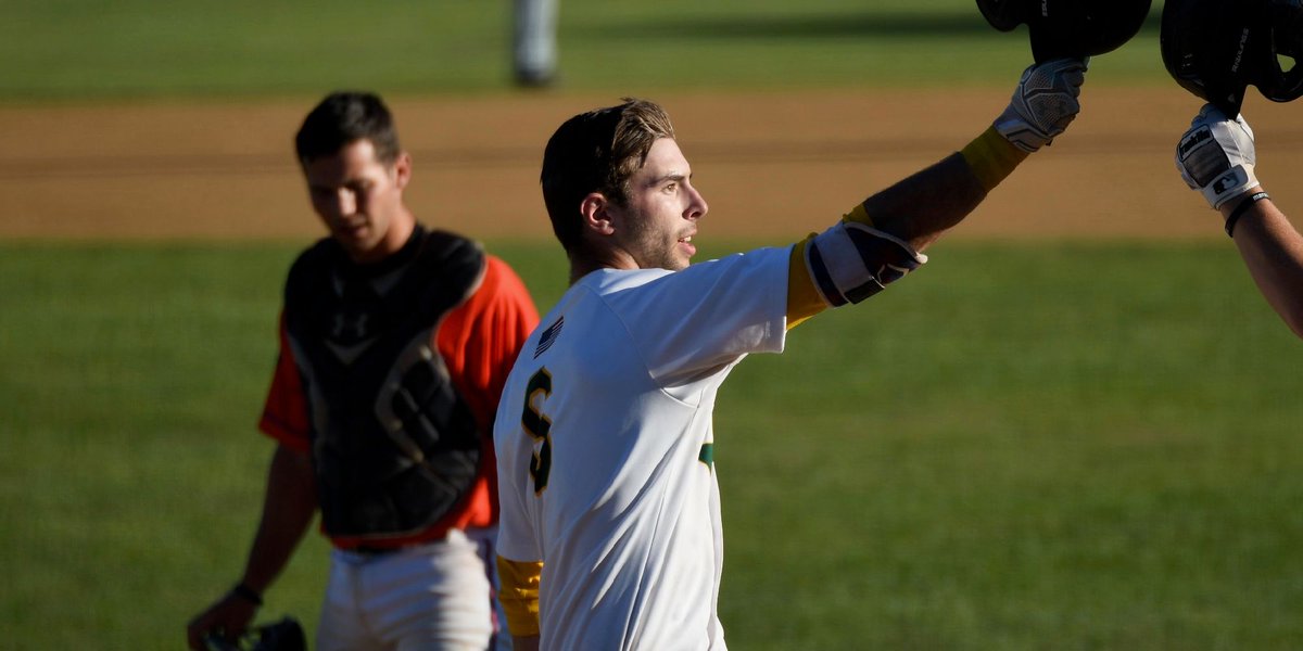 d1baseball's tweet photo. PROSPECT RUNDOWN: Our @aaronfitt takes an in-depth look at the @TheNECBL's elite #mlbdraft prospects.
READ
https://t.co/2rNtaa8OdE ($) https://t.co/DdLcW4gRqN