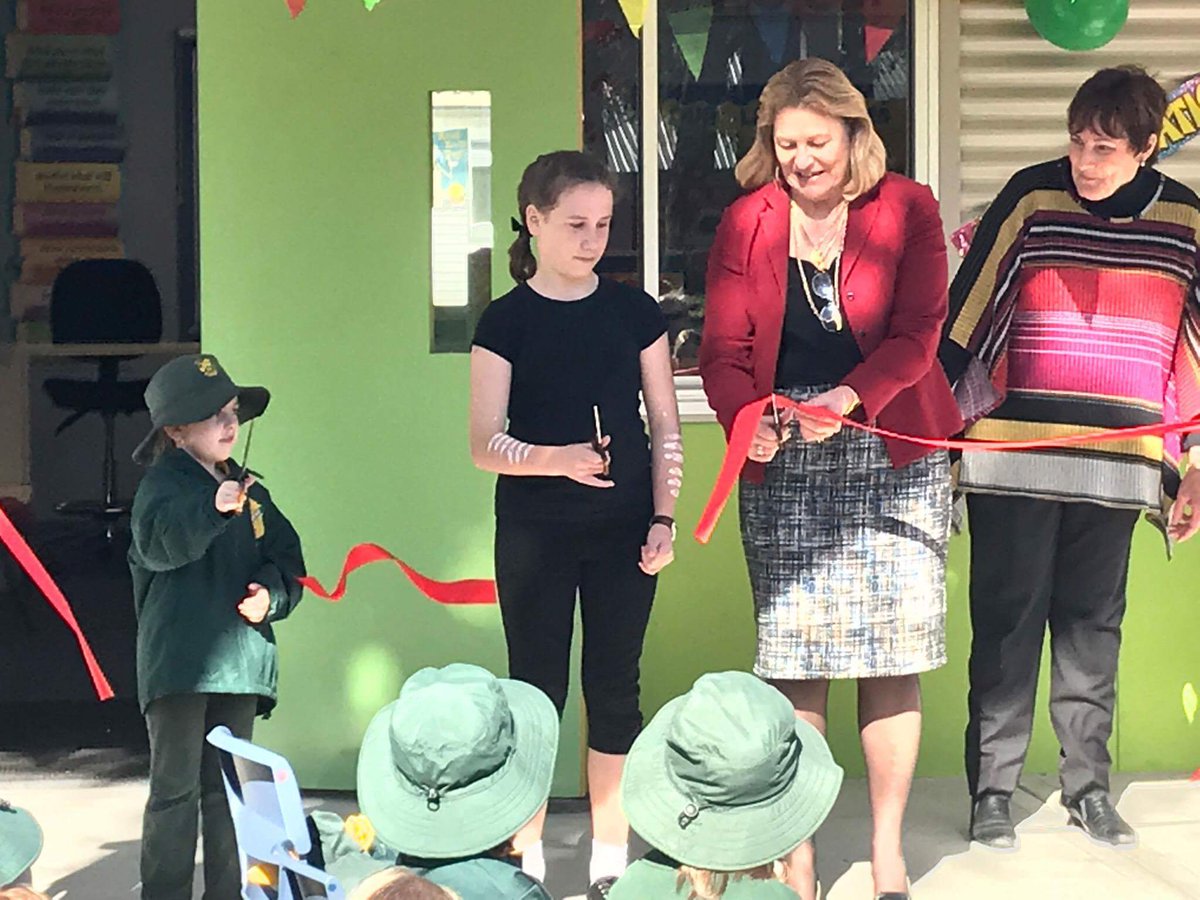 fernbayps's tweet image. Education Week: We have officially opened our new library. #ILearnWeLearn #changeatfernbayps #EdWeek17  #21st centurylearning