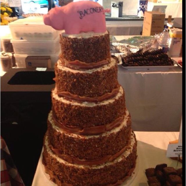 MahonArmy's tweet photo. Enjoy this sneak peak of Preston's wedding cake 🥓💍 https://t.co/rEBsP36Y82