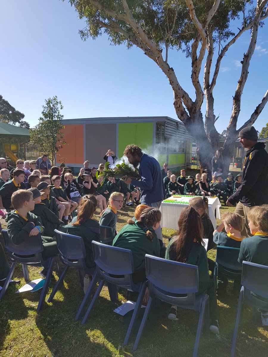 fernbayps's tweet image. Education Week: We have officially opened our new library. #ILearnWeLearn #changeatfernbayps #EdWeek17  #21st centurylearning