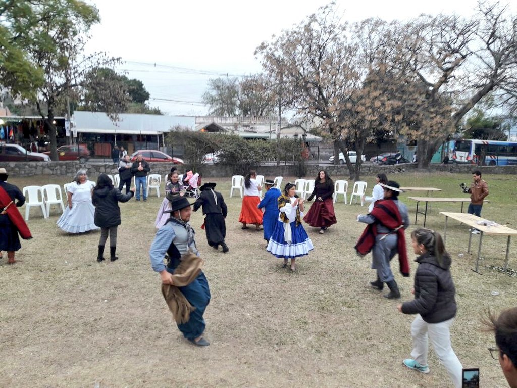 En #MercadoArtesanal #PlayonEducativo #Folklore presente Día de la Pachamama <a href="/aniberruezo/">analia berruezo</a> <a href="/patriciapinasco/">Patricia Pinasco</a> <a href="/daromontero/">🄳🄰🅁🄸🄾 🄼🄾🄽🅃🄴🅁🄾</a> <a href="/juancarlosvilc/">Juan Carlos Vilca.</a>