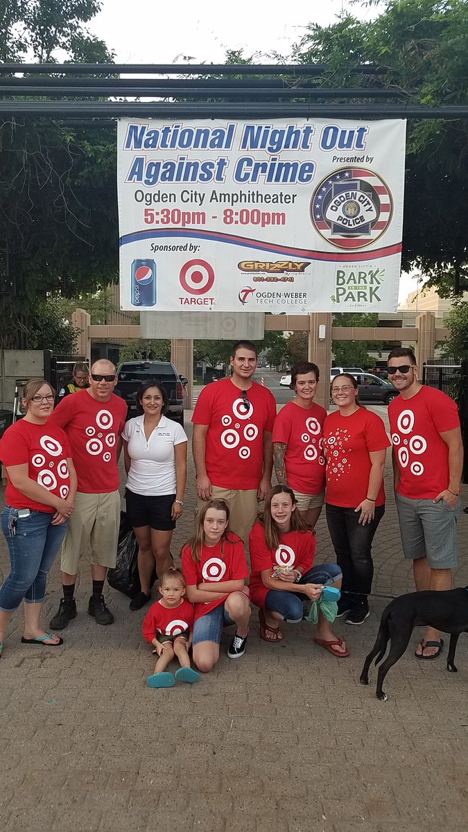 Thanks <a href="/OGDEN_POLICE/">OGDEN_POLICE</a> for a great #NationalNightOut2017! Love my <a href="/Target/">Target</a> team! #G197NNO #Worksomewhereyoulove @WhitneyStade <a href="/DaveReniker/">Dave Reniker</a>