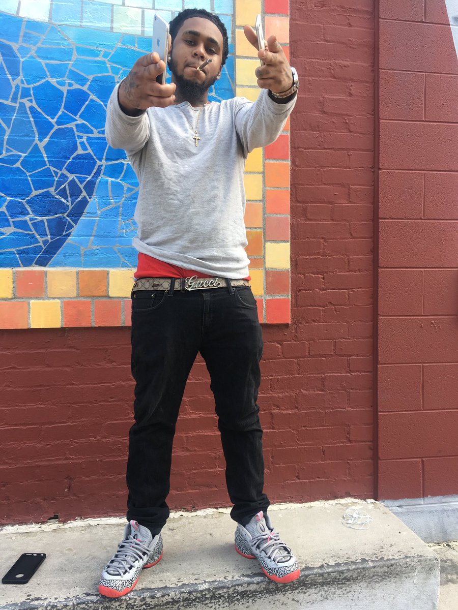 LuxBoutiquee's tweet photo. They got my mans behind the wall so fuck the cops 😈🔥 #FreeRizzle https://t.co/jWnM5mpqaj