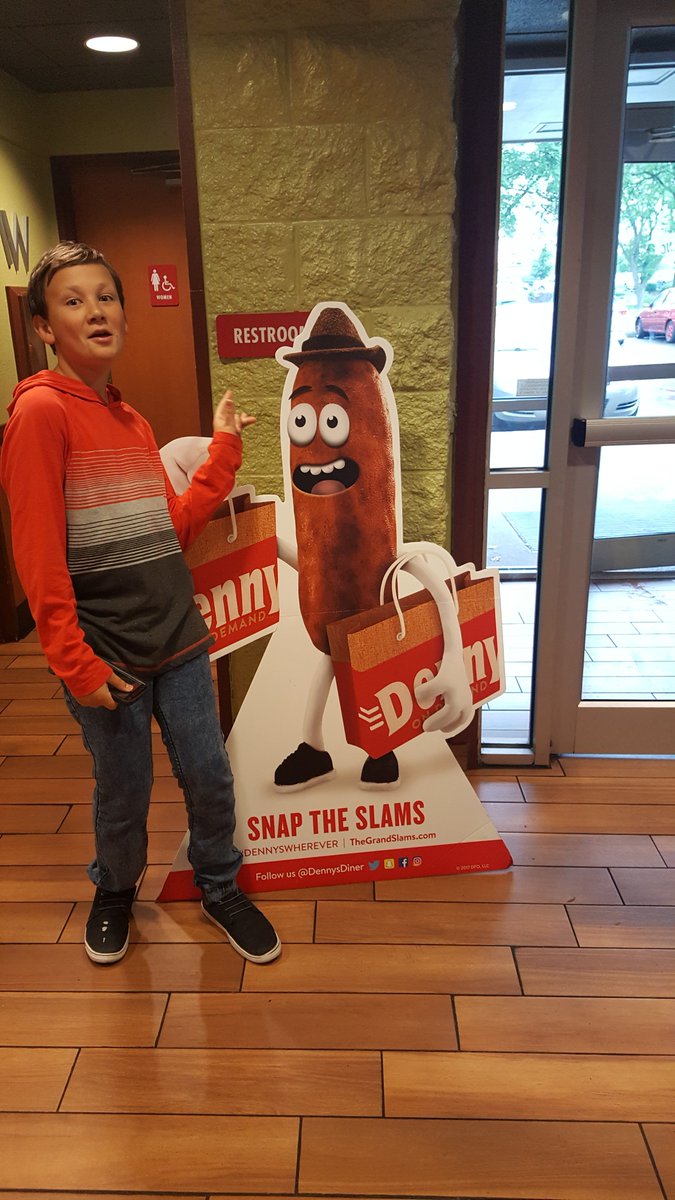 dumptrump on Twitter "I'm not sure what this Denny's mascot is suppose
